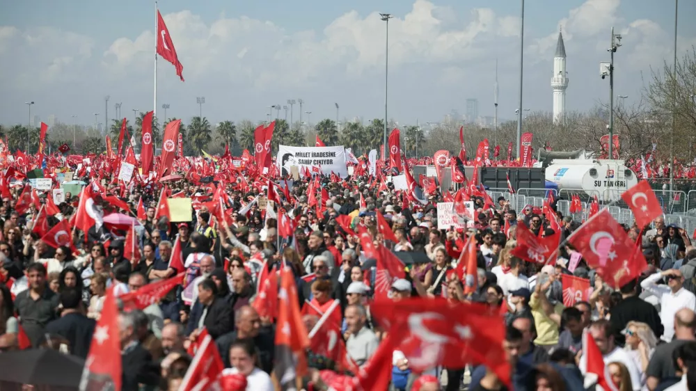 Thousands rally to protest against the arrest of Istanbul Mayor Ekrem Imamoglu as part of a corruption investigation, in Istanbul, Turkey, March 29, 2025. REUTERS/Louisa Gouliamaki