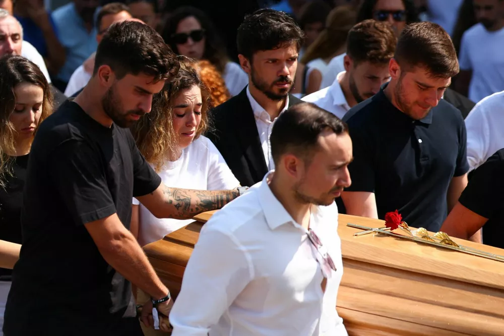 Rute Cardoso react as pallbearers carry a coffin, at the funeral ceremony of her late husband Liverpool's Portuguese soccer player Diogo Jota and his brother Andre Silva, who died in a car crash near Zamora, Spain, at the Chapel of the Resurrection, in Gondomar, Portugal, July 5, 2025. REUTERS/Pedro Nunes