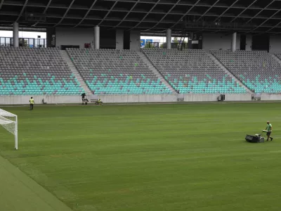 stadion stožice nova zelenica, igralna pivr&scaron;ina, foto luka cjuha