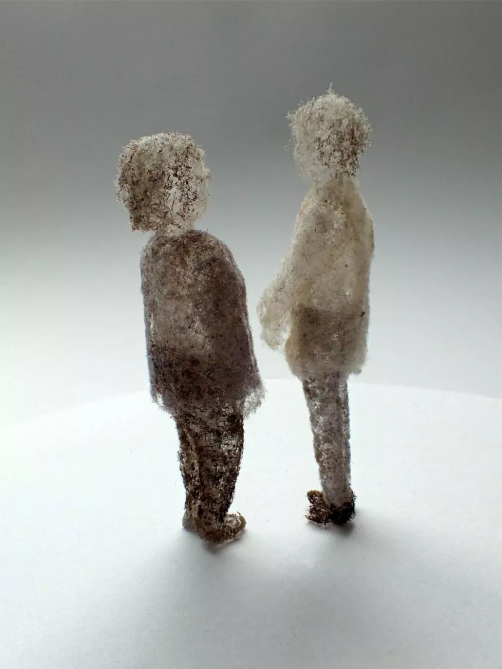 O prahu, času, odhajanjih in vrnitvah