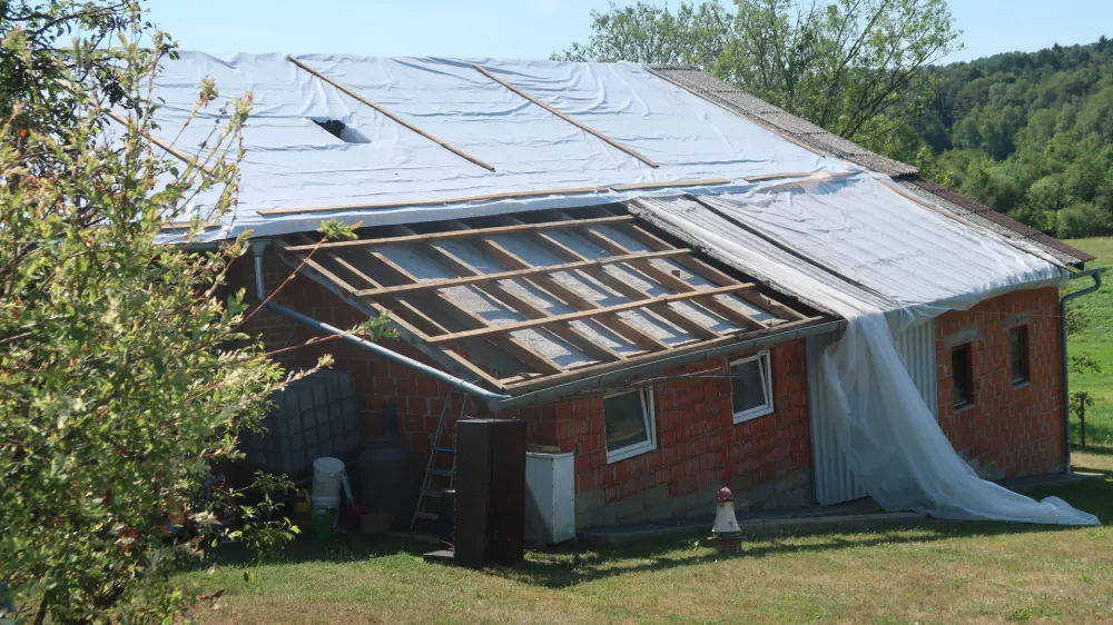Iskrica, Goričko, &Scaron;ulinci, ujma s točo, družina Serec - &Scaron;arkanj. Foto: Tatjana Pihlar  / Foto: Tatjana Pihlar 