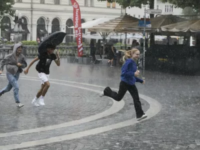 1.7.2024 - - nevihta v ljubljani, dež - padavine - poletje - počitnice//FOTO: Luka Cjuha