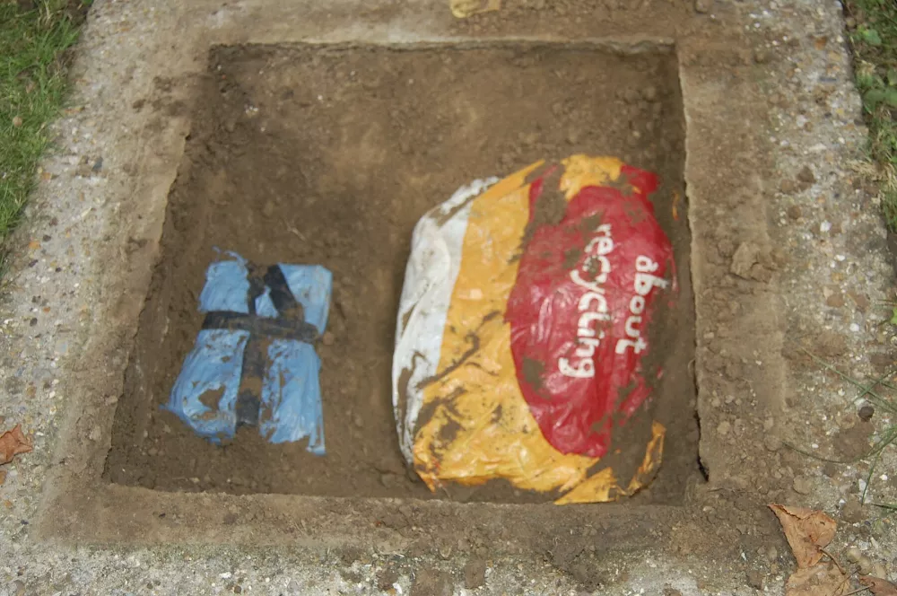 Policisti so del plena na&scaron;li v grobu. / Foto: Profimedia