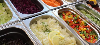 Hrana v menzi. simbolična.