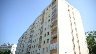 - 05.06.2014 - Celov&scaron;ka cesta 123-125-127 v Ljubljani - &Scaron;i&scaron;ka, - stanovanjska stavba - stanovanjski objekt, stanovanjsko naselje - stanovanja - blok -- nepremičnine   //FOTO: Tonja Bjelčevič