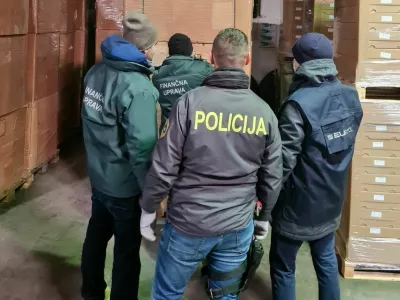 Slovenski policiji in Fursu so v eni najobsežnej&scaron;ih akcij pri nas priskočili na pomoč tudi francoski policisti in Europol.