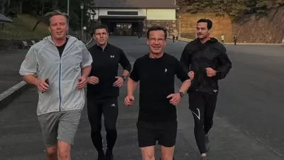 &Scaron;vedski premier Ulf Kristersson (spredaj desno) je zagret tekač.