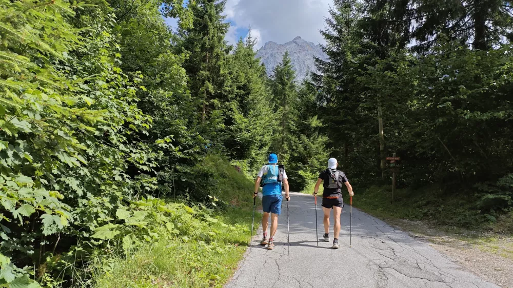 Zadnji dan je sledil spust z Jezerskega v smeri Grintavca (2558 m. n. v). F osebni arhiv