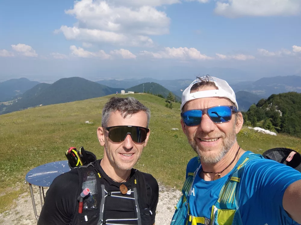 Ultramaratonca na vrhu Blegu&scaron;a. F osebni arhiv