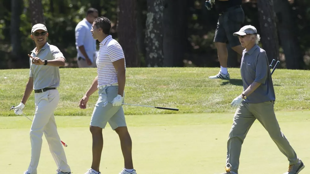 Barack Obama in Larry David leta 2015 med partijo golfa. / Foto: Profimedia&nbsp;
