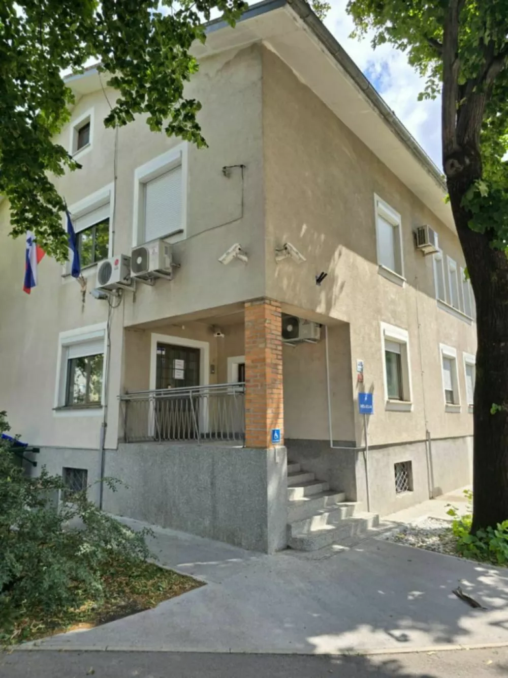 Stanje prostorov policijske postaje v Ajdov&scaron;čini. Foto: Policija