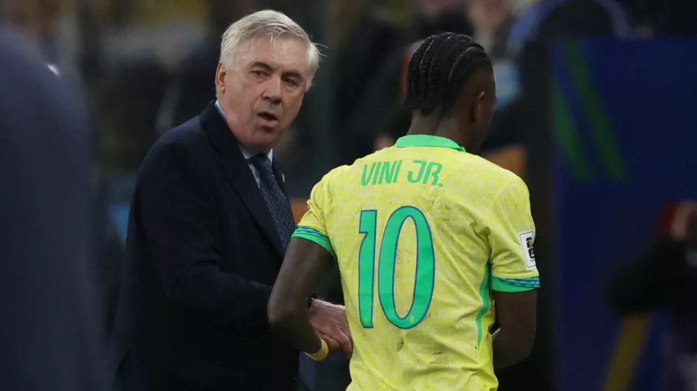 Soccer Football - World Cup - South American Qualifiers - Brazil v Paraguay - Neo Quimica Arena, Sao Paulo, Brazil - June 10, 2025 Brazil coach Carlo Ancelotti and Vinicius Junior REUTERS/Jorge Silva