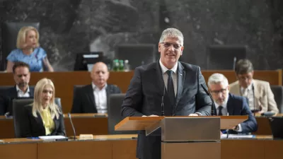 Ljubljana, DZ.Nadaljevanje seje DZ, na kateri so poslanci na predlog opozicije obravnavali interpelacijo ministra za notranje zadeve Bostjana Poklukarja.Minister za notranje zadeve Bostjan Poklukar.