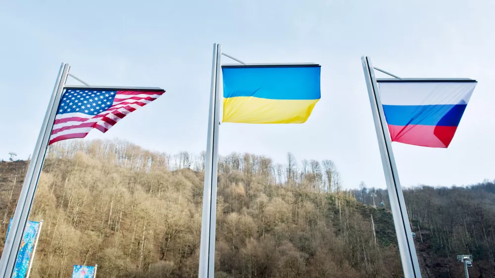 FILED - 10 March 2014, Russia, Sochi: (L-R) flags of the USA, Ukraine and Russia wave on their masts. Representatives of Russia have arrived in Geneva ahead of negotiations with the United States against the backdrop of the Ukraine crisis. Photo: picture alliance / dpa