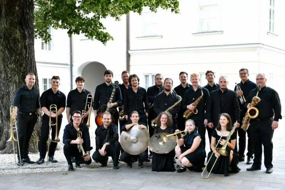 Koro&scaron;ki Big Band z dirigentom Aljažem Dobnikom je eden najmlaj&scaron;ih bigbendovskih zasedb pri nas. F arhiv festivala