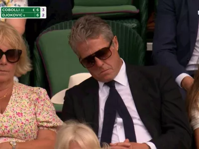 Zaspan trenutek Hugha Granta, ki je postal viralen. Foto: posnetek zaslona /BBC