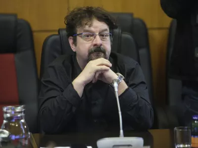 Damijan Perne, Več za Kranj   - 24.02.2016 - Mestna občina Kranj - Kranjski mestni svetniki na izredni seji prisluhnili pojasnilom župana Bo&scaron;tjana Trilarja v zvezi s prometno nesrečo, ki jo je povzročil pod vplivom alkohola   ///FOTO: Jaka Gasar