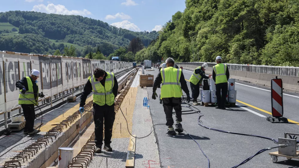 - 29.04.2025 - obnova &scaron;tajerske avtoceste, delo na cesti, viadukti, DARS//FOTO: Jaka Gasar