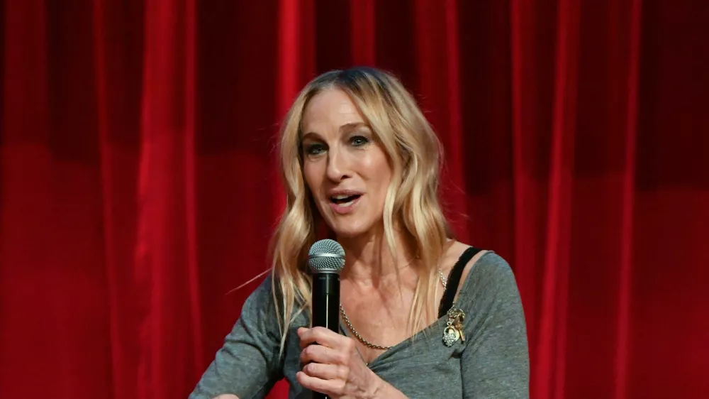2R44HJ2 Sarah Jessica Parker attends the US Book Show at the NYU Kimmel Center on May 24, 2033 in New York City.