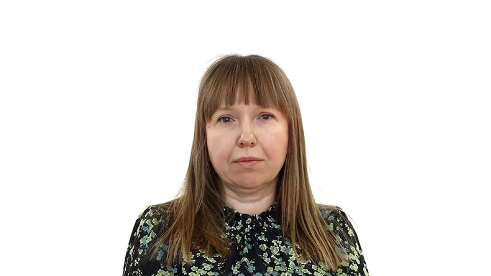 Nina KnavsZA ONLINE - Redakcija Dnevnik 2024 - portreti za komentarje in kolumne - kolumnisti - komentatorji &ndash; novinarji - portret //FOTO: Luka Cjuha