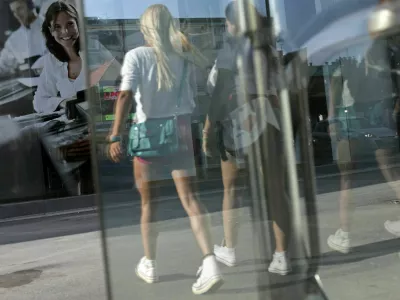 - ilustrativna fotografija 2013 - Agencija Adeco - zaposlovanje - brezposelnost - mladina //FOTO: Luka Cjuha / Foto: Luka Cjuha