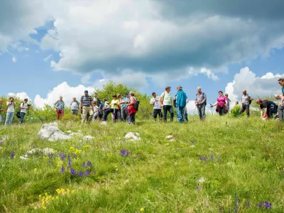 Pohodni&scaron;tvo na Krasu na območju Parka &Scaron;kocjanskih jam 