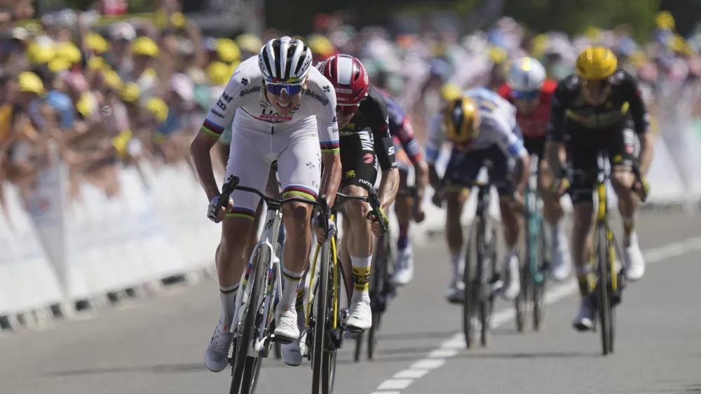 Slovenia's Tadej Pogacar sprints to the finish line to win the seventh stage of the Tour de France cycling race over 197 kilometers (122.4 miles) with start in Saint-Malo and finish in Mur-de-Bretagne Guerledan, France, Friday, July 11, 2025. (AP Photo/Thibault Camus)