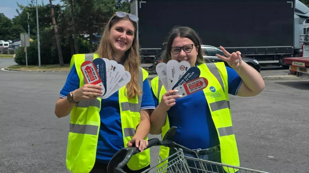 Na AVP so v sklopu preventivne akcije Varno v poletje na 14 glavnih avtocestnih počivali&scaron;čih voznikom razdelili okoli 3900 plastenk vode. 