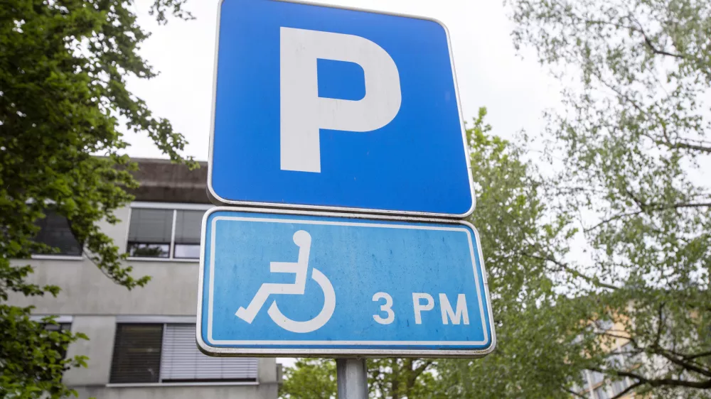 - 28.05.2019 - parkirno mesto za invalide - parkiri&scaron;če invalidi &ndash; parkiranje //FOTO: Matjaž Ru&scaron;t