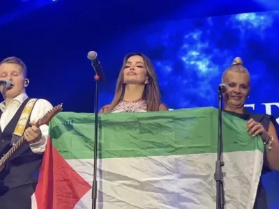 Severina s palestinsko zastavo v La&scaron;kem.