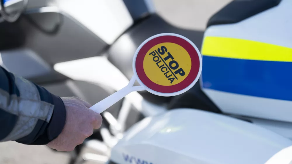 prometni nadzorpolicija - simbolična fotografijaprometna policijavarnost v prometupolicija na motorjihmotoristična policijaprehitri voznikiavtocestna policija08.04.2025 Policijski nadzor, počivali&scaron;če PovodjeFOTO: Nik Erik Neubauer