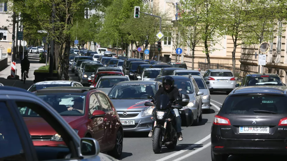 ?- 20.04.2018 - Ro&scaron;ka cesta, prometni zastoj gneča, promet zapora Hradeckega cesta//FOTO: Luka Cjuha.