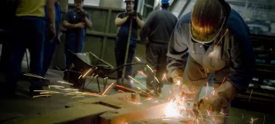 Nekatere družbe v skupini SIJ, denimo Acroni, so skrajšani delovni čas začasno uvedle za večino zaposlenih. / Foto: Bojan Velikonja