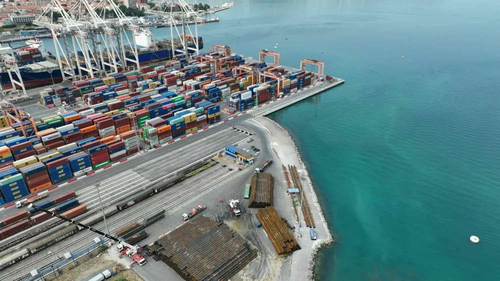 Luka Koper, severni del prvega pomola, podalj&scaron;anje pomola / Foto: Sejarić Armin/luka Koper