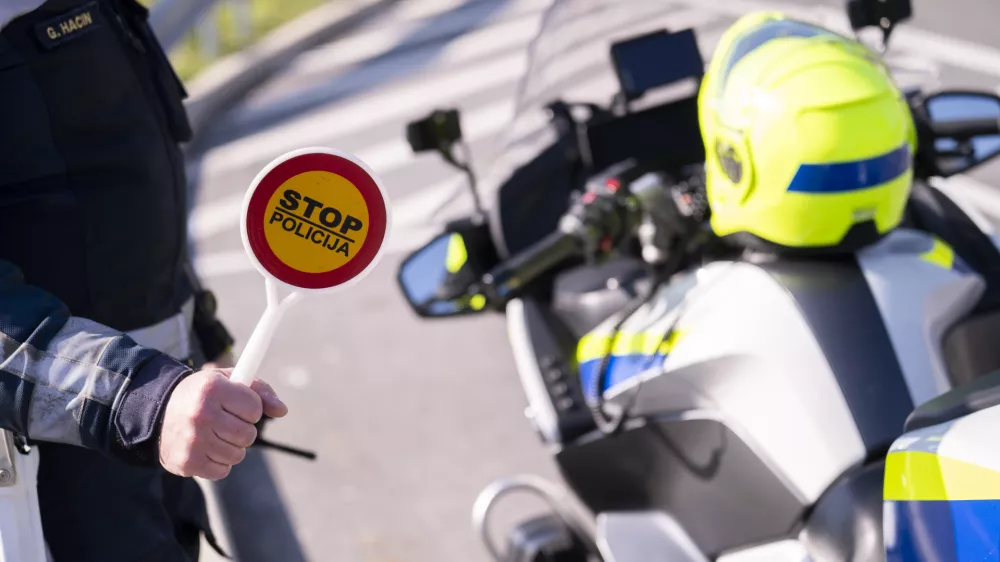 prometni nadzorpolicija - simbolična fotografijaprometna policijavarnost v prometupolicija na motorjihmotoristična policijaprehitri voznikiavtocestna policija08.04.2025 Policijski nadzor, počivali&scaron;če PovodjeFOTO: Nik Erik Neubauer