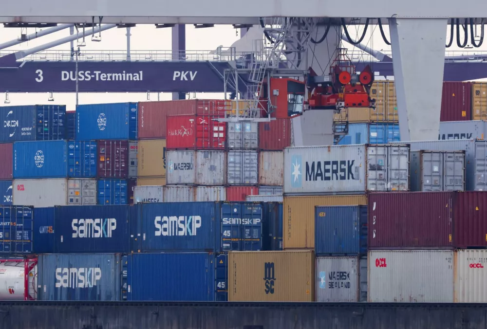 A crane lifts containers, after U.S. President Donald Trump threatened on Saturday to impose a 30% tariff on imports from Mexico and the European Union starting on August 1, in the harbour of Duisburg, Germany, July 14, 2025. REUTERS/Thilo Schmuelgen