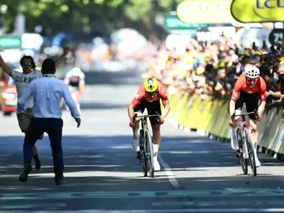 Cycling - Tour de France - Stage 11 - Toulouse to Toulouse - Toulouse, France - July 16, 2025 Uno-X Mobility's Jonas Abrahamsen in action before winning stage 11 with Bahrain Victorious' Fred Wright REUTERS/Sarah Meyssonnier
