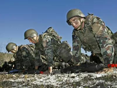 Bo&scaron;tjančič obljublja, da zaradi obrambnih izdatkov ne bo novih davkov