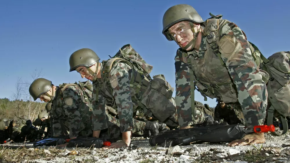 Bo&scaron;tjančič obljublja, da zaradi obrambnih izdatkov ne bo novih davkov