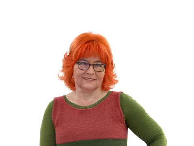 Mojca MarotZA ONLINE - Redakcija Dnevnik 2024 - portreti za komentarje in kolumne - kolumnisti - komentatorji &ndash; novinarji - portret //FOTO: Luka Cjuha