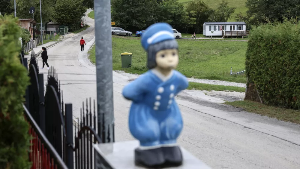 - 13.09.2024 - O&Scaron; &Scaron;entjernej - občina &Scaron;entjernej - Romi - romsko naselje - nasilje, incident //FOTO: Jaka Gasar