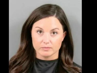 Nekdanja učiteljica Nicole Ballew Callaham se je s takrat 14-letnim Grantom zbližala ob pripravljanju muzikala. Zlorabljala naj bi ga dve leti. 