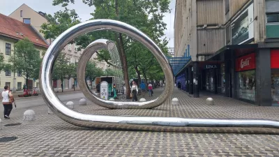 Vodna skulptura na Slovenski cesti