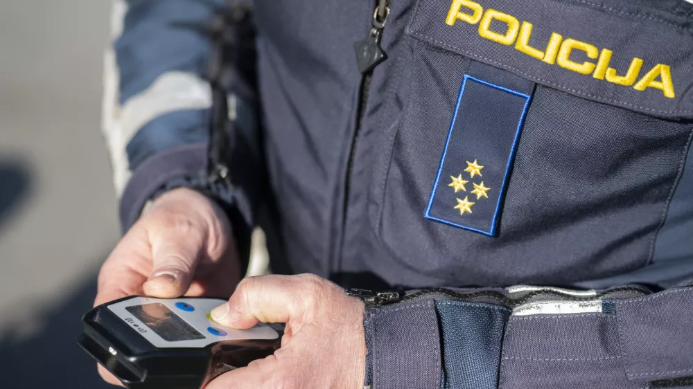 prometni nadzorpolicija - simbolična fotografijaprometna policijavarnost v prometupolicija na motorjihmotoristična policijaprehitri voznikiavtocestna policijaalkotestalkohol v prometu08.04.2025 Policijski nadzor, počivali&scaron;če PovodjeFOTO: Nik Erik Neubauer