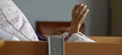 Poslanci pritrdili pravici neozdravljivo bolnih, ki trpijo neznosne bolečine. Kaj sledi?