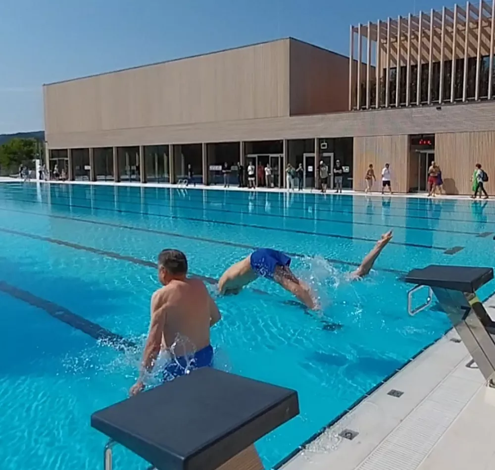 Trije skakalci, vsak s svojo energijo in stilom. Foto: Vesna Levičnik