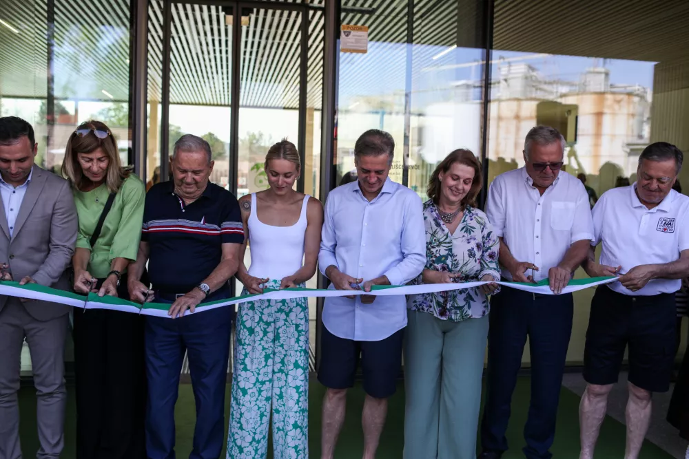 - Neža Klančar, plavlka in olimpijka,- Dr. Robert Golob, predsednik vlade RS,- Zoran Jankovič, Župan MOL,- 20.07.2025. - Svečana otvoritev prenovljenega bazena Vevče.//FOTO: Bojan Velikonja
