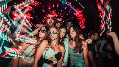 Freshwave 2025 prina&scaron;a pet festivalskih odrov in več kot 70 izvajalcev, ki bodo tri dni ustvarjali festivalsko zgodbo z ritmom, svetlobo in energijo. F Vukobrat Djuro