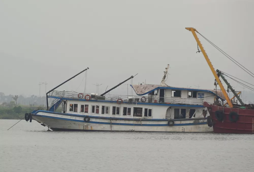 Tourist boat Wonder Sea is towed to a shipyard for investigation after its capsizing, which killed multiple people, in a thunderstorm in Ha Long Bay, Vietnam Sunday, July 20, 2025. (AP Photo/Huy Han)