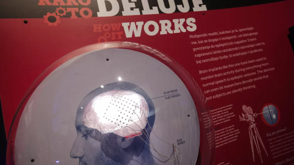 - 15.05.2014 GR v Ljubljani - potujoča razstava &raquo;Možgani &ndash; podnaslovljena Zgodba od znotraj &laquo;, - poučna, sodobna in interaktivna razstava ki se opira na raziskave in tehnologijo 21. stoletja. - pripravil Ameri&scaron;ki naravoslovni muzej iz New Yorka  //FOTO: Luka Cjuha.